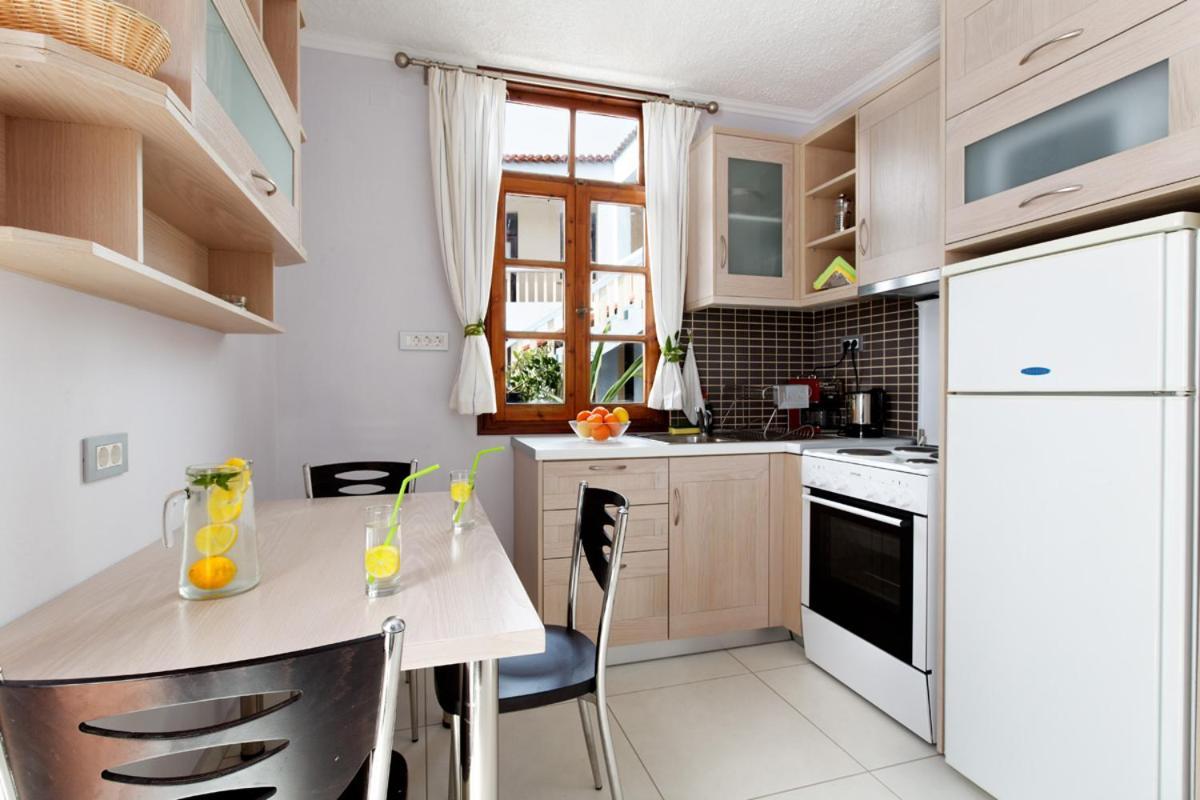 Giorgi'S Blue Apartments Kalathas Eksteriør billede